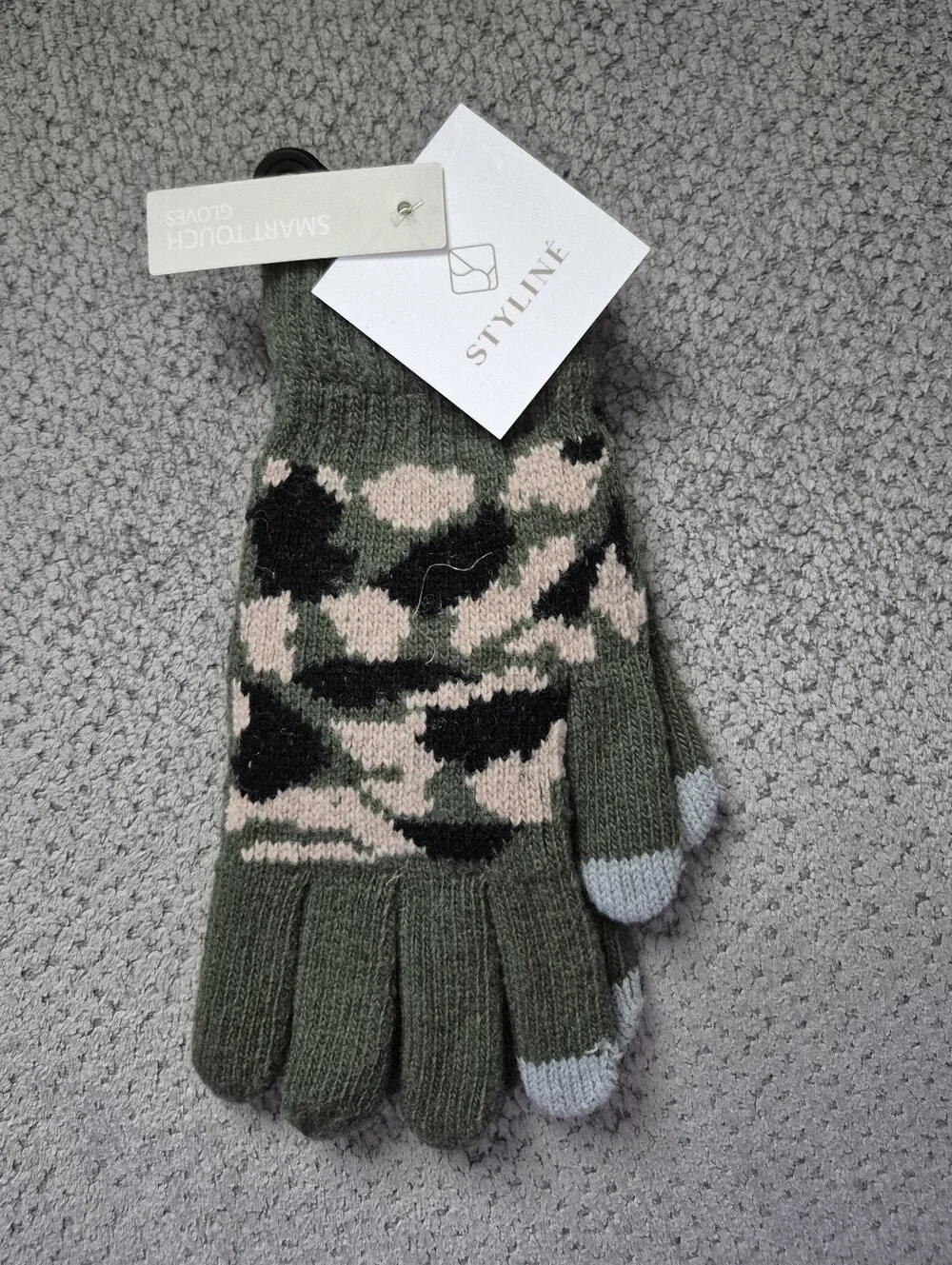 Stylne Olive Camo Knit Touchscreen Gloves